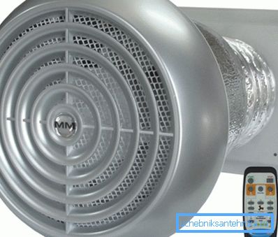 Kompaktes Lüftungssystem für ein Wohngebäude mit eingebautem Rekuperator. Kompaktes Lüftungssystem für ein Wohngebäude mit eingebautem Rekuperator.