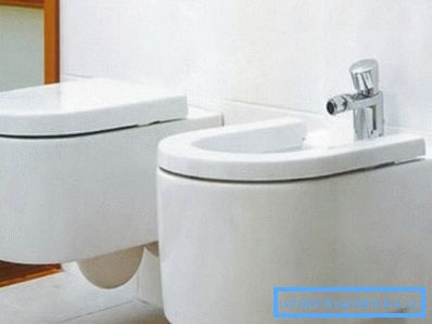 Bidet und WC im Innenraum Bidet und WC im Innenraum