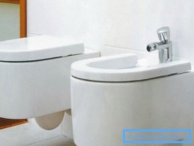 Bidet und WC im Innenraum