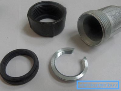 Kompressionsadapter von 1/2 Zoll. Rohr an Rohrgewinde desselben Durchmessers. Kompressionsadapter von 1/2 Zoll. Rohr an Rohrgewinde desselben Durchmessers.