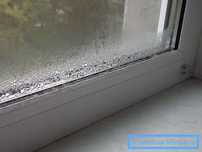 Kondensation an den Fenstern ist ein sicheres Zeichen für unzureichende Belüftung. Kondensation an den Fenstern ist ein sicheres Zeichen für unzureichende Belüftung.