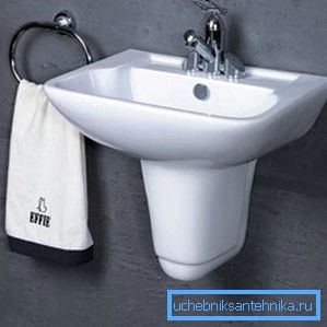 Designs mit Halbpodesten sehen sehr stilvoll aus, sind jedoch höher als bei Standardaufhängungen. Designs mit Halbpodesten sehen sehr stilvoll aus, sind jedoch höher als bei Standardaufhängungen.
