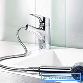 Design mit einer besonderen Dusche, die die Bedienung erheblich erleichtert Design mit einer besonderen Dusche, die die Bedienung erheblich erleichtert