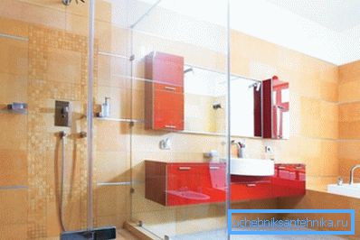 Das Designkonzept eines modernen Duschraums. Das Designkonzept eines modernen Duschraums.