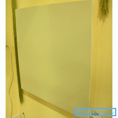 Konvektor mit einem keramischen Heizelement Konvektor mit einem keramischen Heizelement