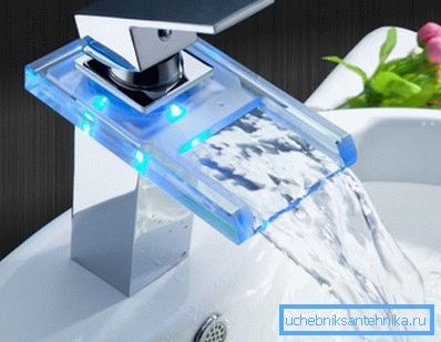 Crane - sink waterfall: Originelles, aber unpraktisches Design Crane - sink waterfall: Originelles, aber unpraktisches Design