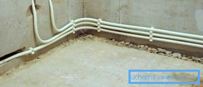 Befestigungselemente für Metallrohre während des Heizungssystems Befestigungselemente für Metallrohre während des Heizungssystems