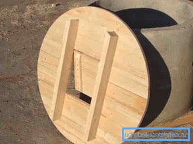 Runder Holzdeckel mit Luke Runder Holzdeckel mit Luke