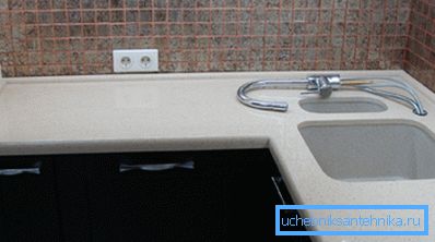 Quarzspülen für die Küche mit der gleichen Arbeitsplatte Quarzspülen für die Küche mit der gleichen Arbeitsplatte