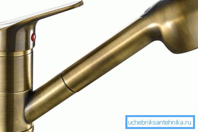 Messingmischer mit ausziehbarer Dusche Messingmischer mit ausziehbarer Dusche