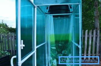 Eine einfache Duschkabine zum Verschenken mit einem Polycarbonat-Umkleideraum ist eine moderne Lösung, die sich dadurch auszeichnet, dass das Design Licht durchlässt. Eine einfache Duschkabine zum Verschenken mit einem Polycarbonat-Umkleideraum ist eine moderne Lösung, die sich dadurch auszeichnet, dass das Design Licht durchlässt.