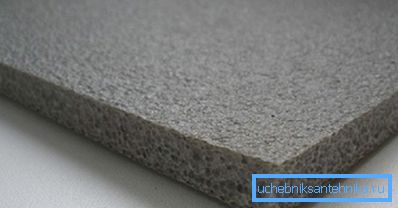 Folienschaum aus Polyethylen wird zur Isolierung von Rohren mit großem Durchmesser verwendet. Folienschaum aus Polyethylen wird zur Isolierung von Rohren mit großem Durchmesser verwendet.