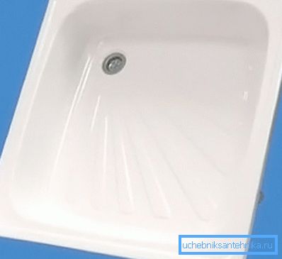 Die maximale Tiefe überschreitet selten 13 - 15 cm. Die maximale Tiefe überschreitet selten 13 - 15 cm.