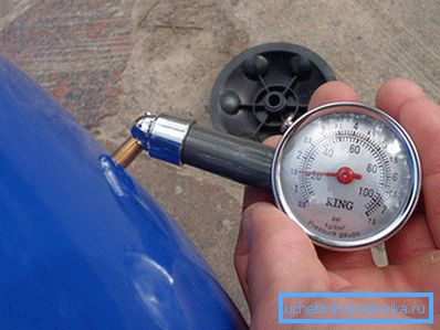 Manometer zur Bestimmung des Drucks im Hydroakkumulator. Manometer zur Bestimmung des Drucks im Hydroakkumulator.