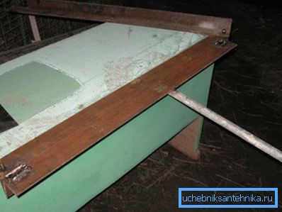 Metallecke wird bei der Arbeit helfen Metallecke wird bei der Arbeit helfen