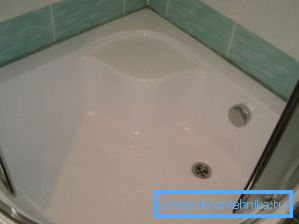 Zwischen den Betriebszeiten ist der Innenraum der geöffneten Dusche vollständig trocken. Zwischen den Betriebszeiten ist der Innenraum der geöffneten Dusche vollständig trocken.