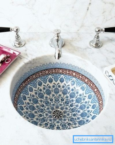 Modell mit orientalischer Verzierung Modell mit orientalischer Verzierung
