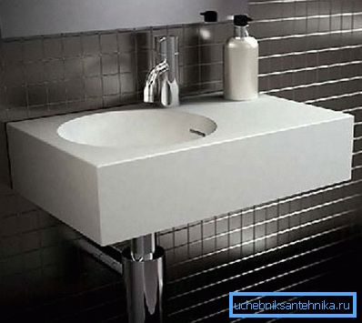 Kleine Modelle eignen sich für den Einbau in kleinen Bädern und Toiletten. Kleine Modelle eignen sich für den Einbau in kleinen Bädern und Toiletten.