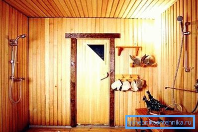 Waschraum mit Dusche in der Sauna Waschraum mit Dusche in der Sauna