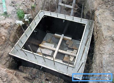 Monolithische Bohrungen erfordern den Bau komplexer Schalungen. Monolithische Bohrungen erfordern den Bau komplexer Schalungen.