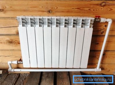 Die Installation eines Bimetallheizgeräts in einem Privathaus kann von Hand erfolgen Die Installation eines Bimetallheizgeräts in einem Privathaus kann von Hand erfolgen