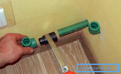 Installation der Polypropylen-Eyeliner-Wasserversorgung. Installation der Polypropylen-Eyeliner-Wasserversorgung.