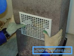 Die Installation des Lüftungsgitters ist einfach. Die Installation des Lüftungsgitters ist einfach.