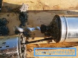 Auf dem Foto - eine ausgefallene Pumpe für einen 30-Meter-Brunnen mit Sand. Auf dem Foto - eine ausgefallene Pumpe für einen 30-Meter-Brunnen mit Sand.