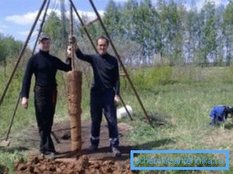Auf dem Foto - eine aufgehängte Schnecke, mit der Brunnen bis zu 30 Meter tief gemacht werden können