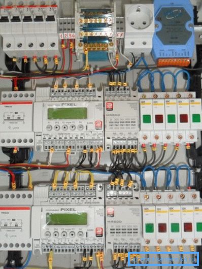 Im Foto - automatische Belüftung für 4 Installationen. Im Foto - automatische Belüftung für 4 Installationen.