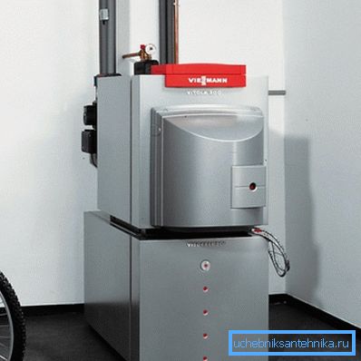 Auf dem Foto - Zweikreiskessel für die Arbeit mit flüssigen und gasförmigen Brennstoffen Viessmann Vitola 200 Auf dem Foto - Zweikreiskessel für die Arbeit mit flüssigen und gasförmigen Brennstoffen Viessmann Vitola 200