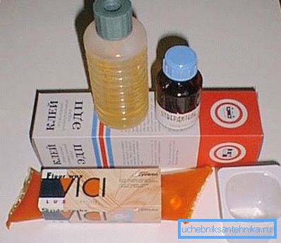 Auf dem Foto - Epoxidkleber mit Härter. Auf dem Foto - Epoxidkleber mit Härter.
