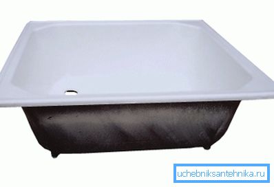 Auf dem Foto: Eine schmiedeeiserne Duschwanne 90x90 kann als Badezimmer für ein Kind verwendet werden, was sehr praktisch ist Auf dem Foto: Eine schmiedeeiserne Duschwanne 90x90 kann als Badezimmer für ein Kind verwendet werden, was sehr praktisch ist