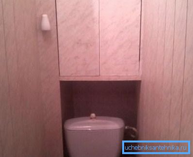 Auf dem Foto - die fertige Version der Kunststoffverkleidungen für das Badezimmer Auf dem Foto - die fertige Version der Kunststoffverkleidungen für das Badezimmer