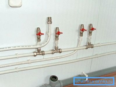 Das Foto zeigt deutlich die Messing-T-Stücke, die diesem System den Namen gegeben haben. Das Foto zeigt deutlich die Messing-T-Stücke, die diesem System den Namen gegeben haben.