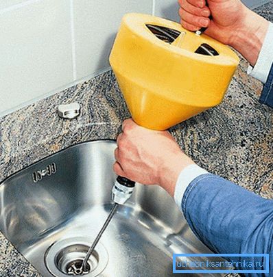 Auf dem Foto - die Verwendung von Sanitärkabeln Auf dem Foto - die Verwendung von Sanitärkabeln