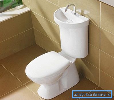 Auf dem Foto - ein kombiniertes Gerät im Badezimmer Auf dem Foto - ein kombiniertes Gerät im Badezimmer