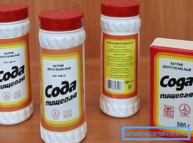 In der Foto - Küche Soda, mit der die Toilette gereinigt werden kann In der Foto - Küche Soda, mit der die Toilette gereinigt werden kann