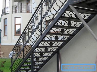Auf dem Foto - eine Treppe aus dem Proftruby Auf dem Foto - eine Treppe aus dem Proftruby