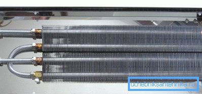 Auf dem Foto - Kupfer-Aluminium-Konvektor Auf dem Foto - Kupfer-Aluminium-Konvektor