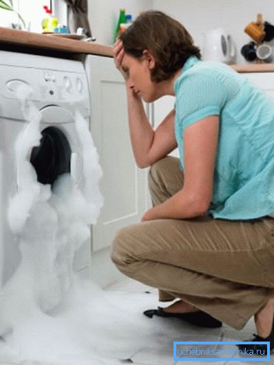 Das Foto zeigt deutlich den Preis der Vernachlässigung der Regeln des Herstellers von Sanitär- und Haushaltsgeräten. Das Foto zeigt deutlich den Preis der Vernachlässigung der Regeln des Herstellers von Sanitär- und Haushaltsgeräten.