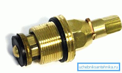 Auf dem Foto - die übliche Kranbox der heimischen Produktion Auf dem Foto - die übliche Kranbox der heimischen Produktion