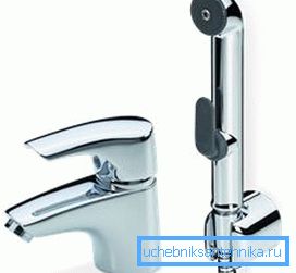 Auf dem Foto: Das System unterscheidet sich von einem herkömmlichen Mischer dadurch, dass es eine spezielle Gießkanne mit flexiblem Einsatz enthält Auf dem Foto: Das System unterscheidet sich von einem herkömmlichen Mischer dadurch, dass es eine spezielle Gießkanne mit flexiblem Einsatz enthält