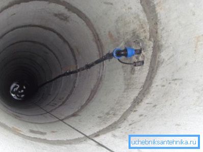 Das Foto zeigt die Klempnerarbeiten im üblichen Bereich. Das Foto zeigt die Klempnerarbeiten im üblichen Bereich.