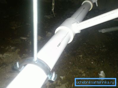 Auf dem Foto - Heizungsfüllung aus Polypropylen. Auf dem Foto - Heizungsfüllung aus Polypropylen.