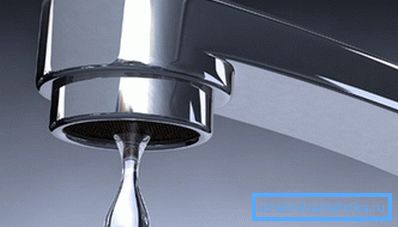 Auf dem Foto: Ständig tropfendes Wasser verursacht unnötige Kosten und wirkt sich auf die Nerven aller aus Auf dem Foto: Ständig tropfendes Wasser verursacht unnötige Kosten und wirkt sich auf die Nerven aller aus