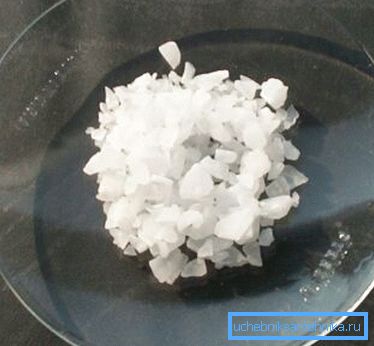 Das Foto zeigt Aluminiumsulfat. Das Foto zeigt Aluminiumsulfat.