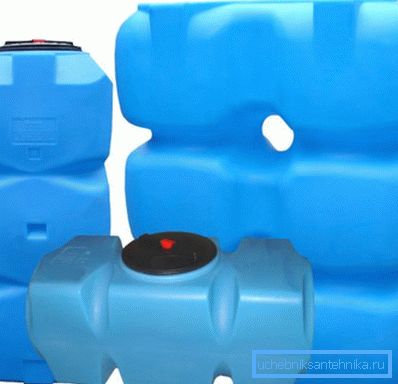 Im Foto - Beispiele für Kunststoffbehälter für Wasser. Im Foto - Beispiele für Kunststoffbehälter für Wasser.