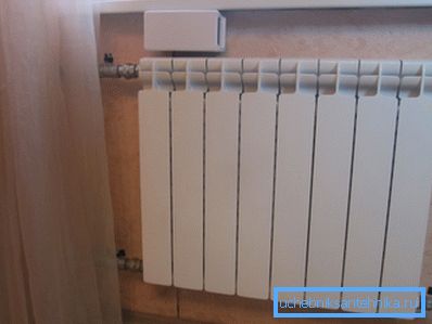 Im Foto - Einlassventil unter der Fensterbank Im Foto - Einlassventil unter der Fensterbank