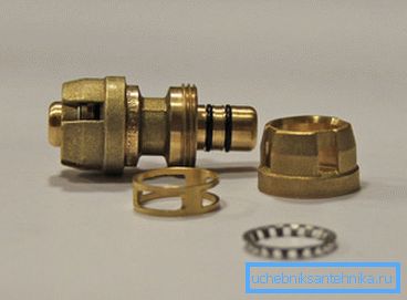 Auf einem Foto - das zerlegte Steckfitting. Auf einem Foto - das zerlegte Steckfitting.